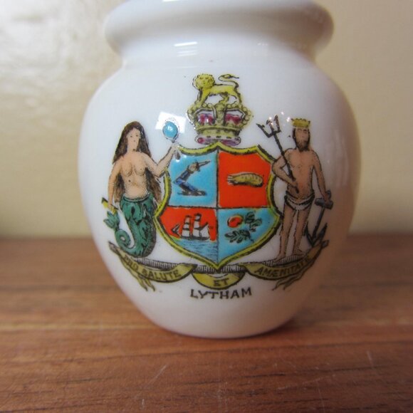 W.H. Goss crested heraldry china vintage Lytham (GC079 Grace) - Picture 3 of 6